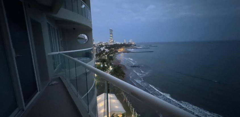 Penthouse con Vista al Mar en Torre Axis
