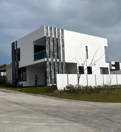 Fachada de casa de lujo en el fraccionamiento Punta Tiburón, Veracruz