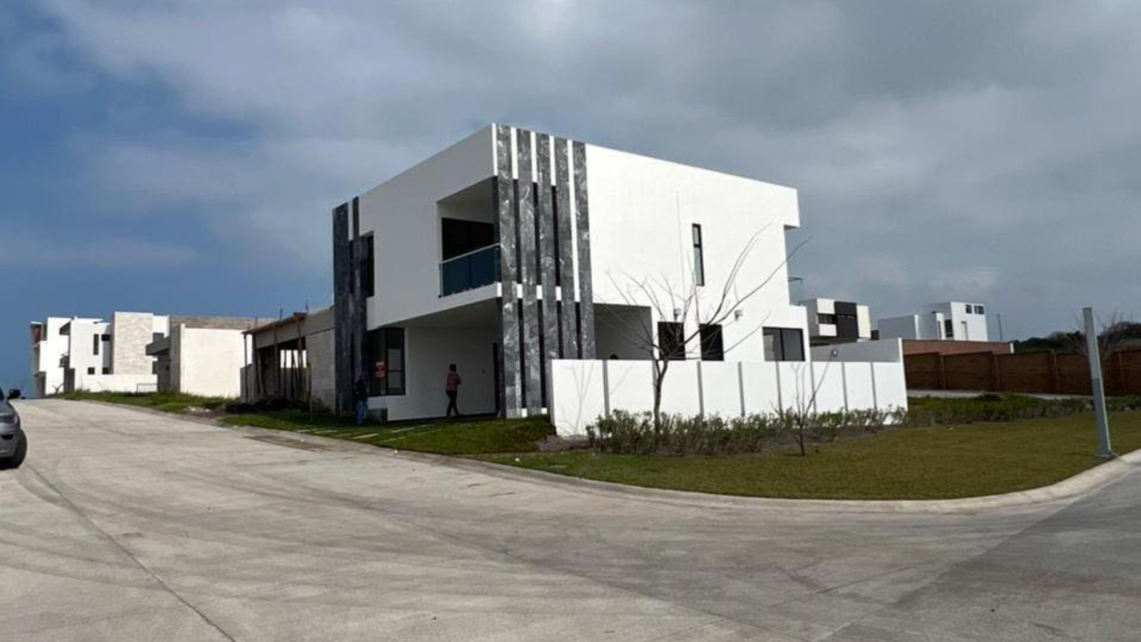 Fachada de casa de lujo en el fraccionamiento Punta Tiburón, Veracruz